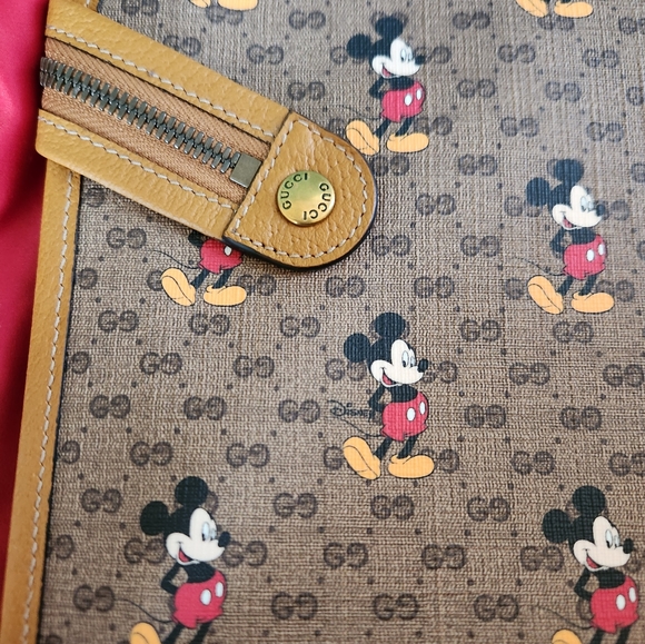 🔥FINAL PRICE🔥 GUCCI Rare Disney Mickey Mouse Clutch - Picture 3 of 10